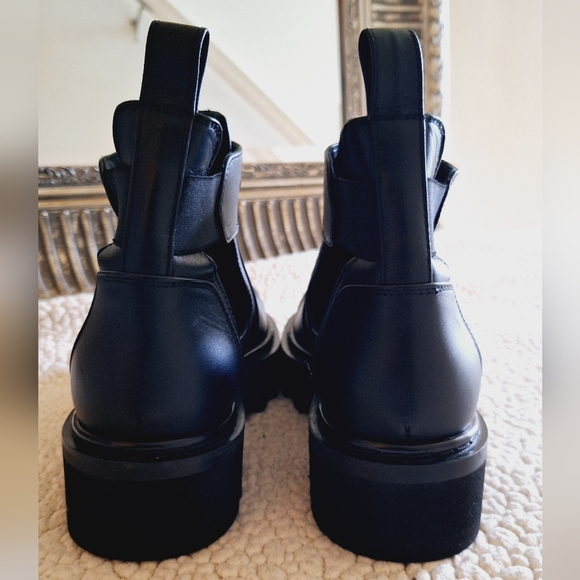 NWOB MCM Travia Black Leather Cutout Ankle Boot Women's EU 38 US 8  Org $830 - Picture 10 of 14